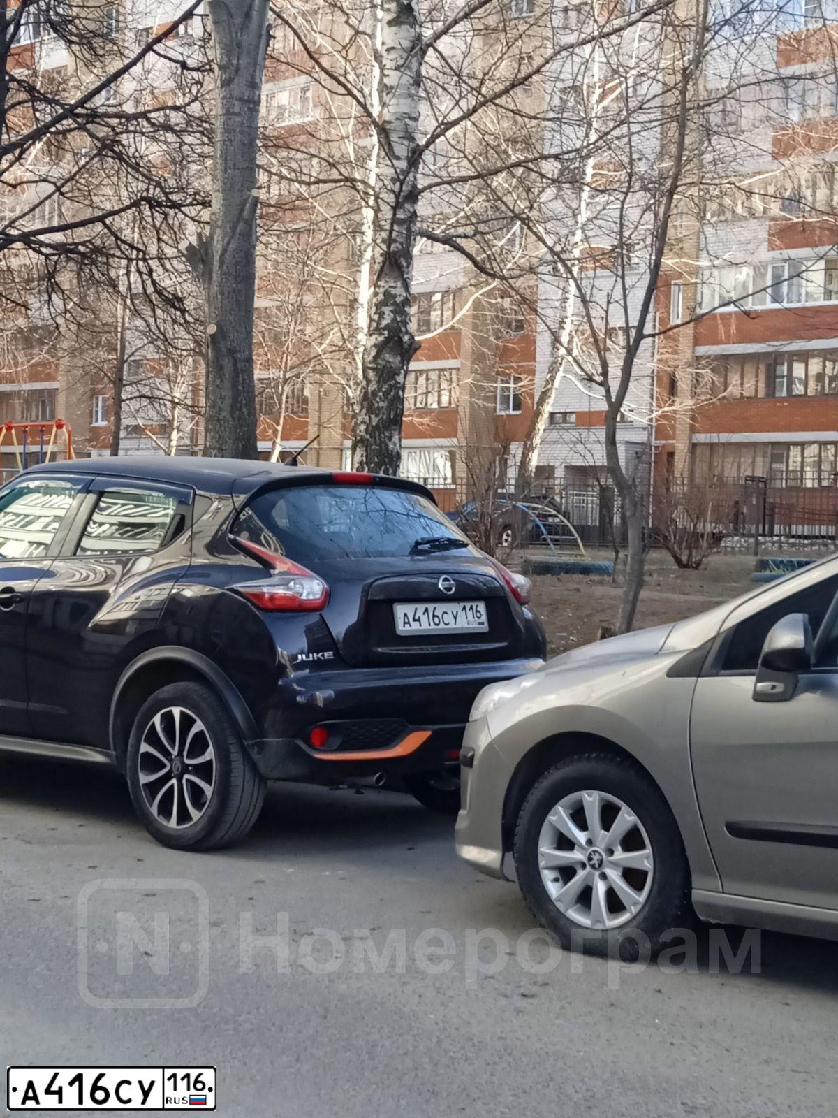 Фото автомобиля NISSAN JUKE, 2014 — госномер А416СУ116. Цвет: ФИОЛЕТОВЫЙ