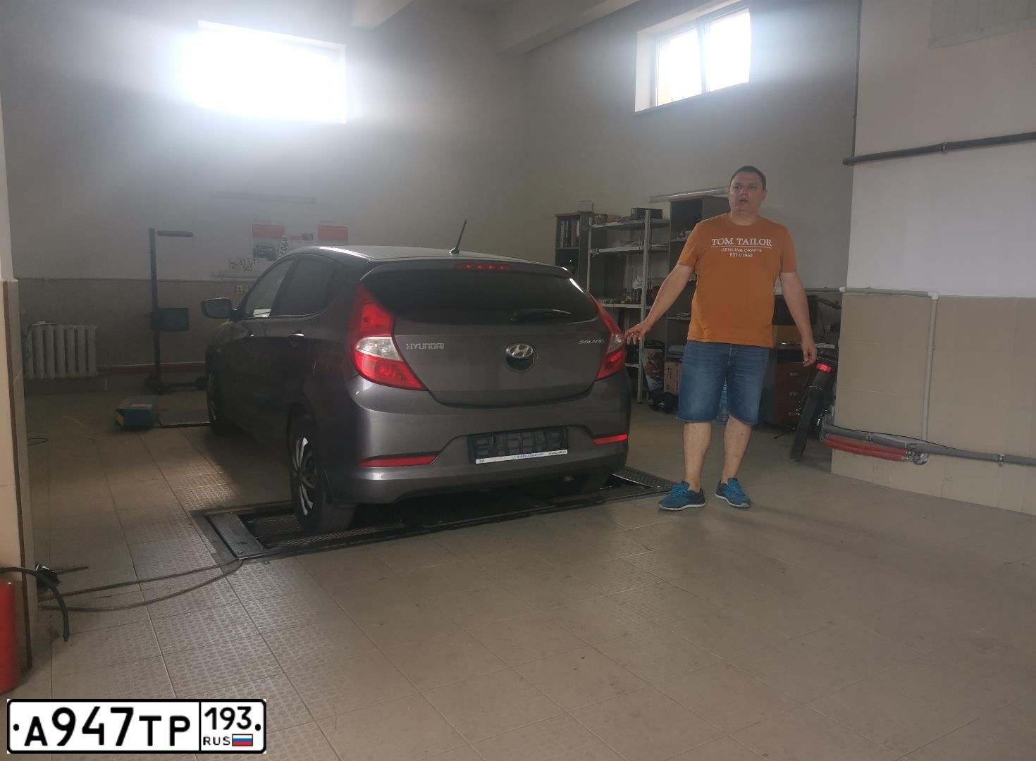 Фото автомобиля HYUNDAI SOLARIS, 2014 — госномер А947ТР193. Цвет: ТЕМНО-СЕРЫЙ
