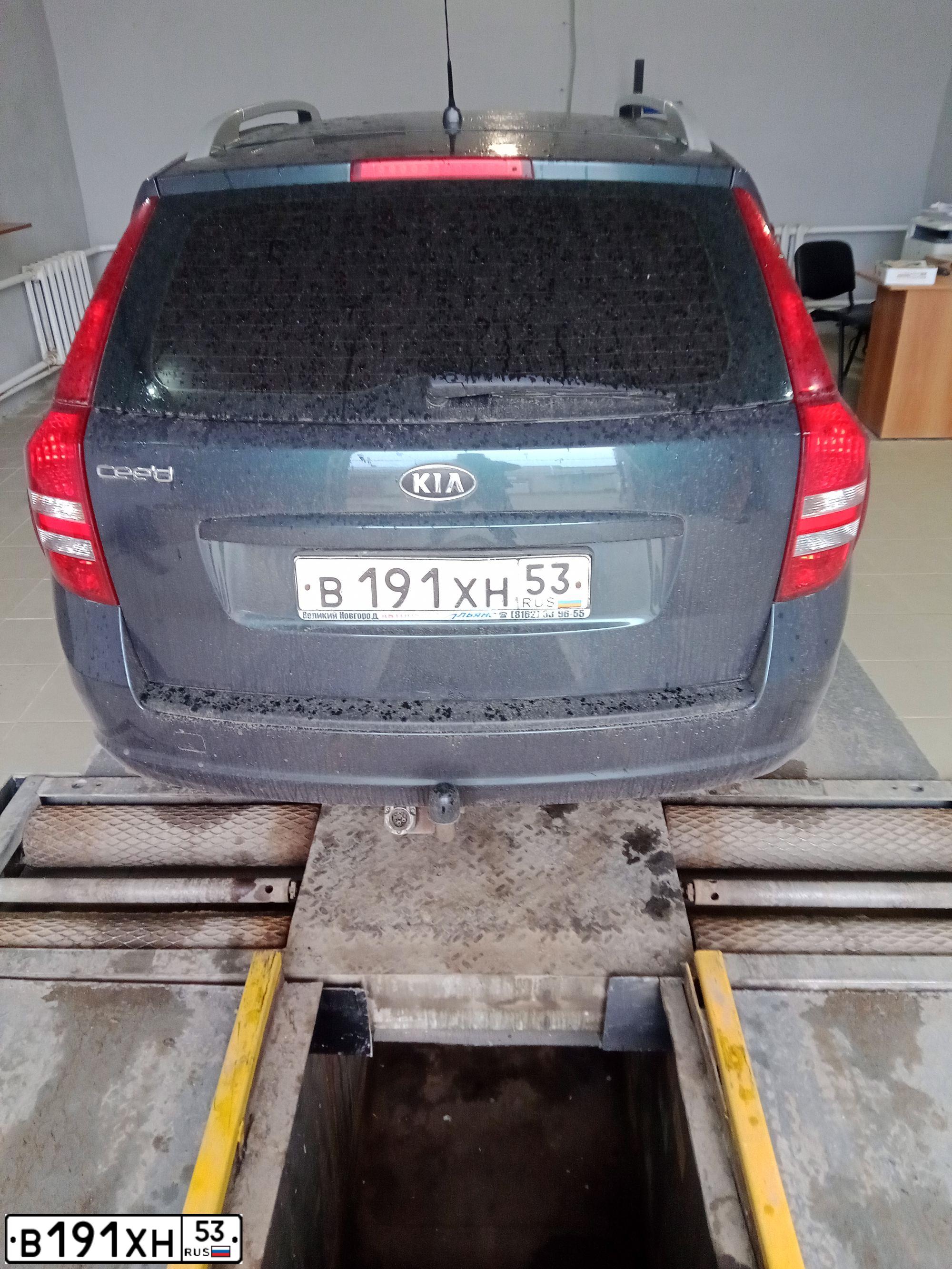 Фото автомобиля KIA CEE'D, 2009 — госномер В191ХН53. Цвет: ЗЕЛЕНЫЙ