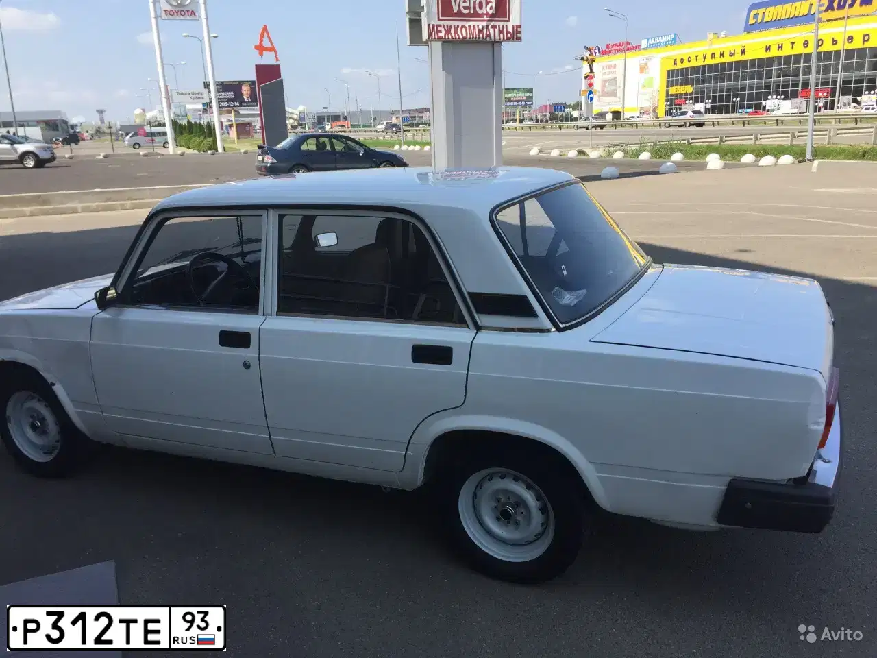 Фото автомобиля LADA 2105 LADA, 2010 — госномер В915СМ126. Цвет: Белый