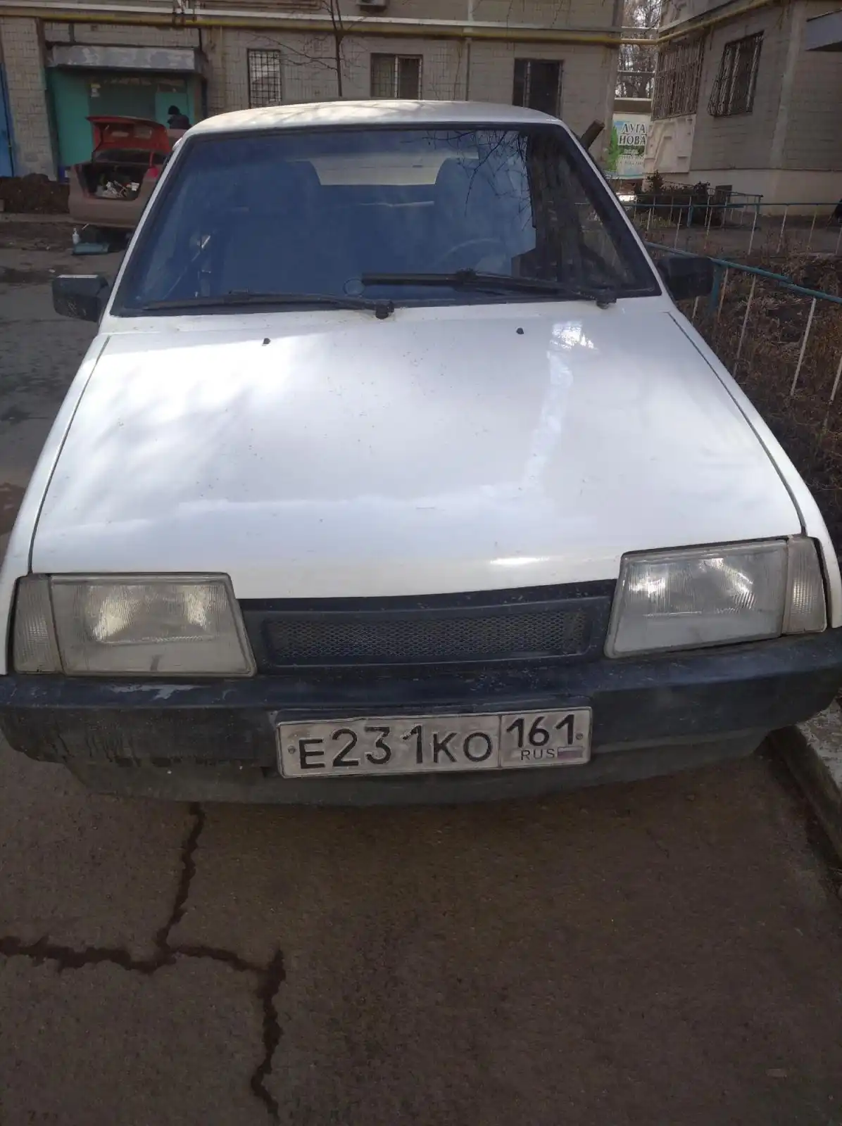 Фото автомобиля LADA 2110 LADA, 2004 — госномер Е231КО161. Цвет: СВЕТЛО-СЕРЕБРИСТЫЙ МЕТАЛЛ