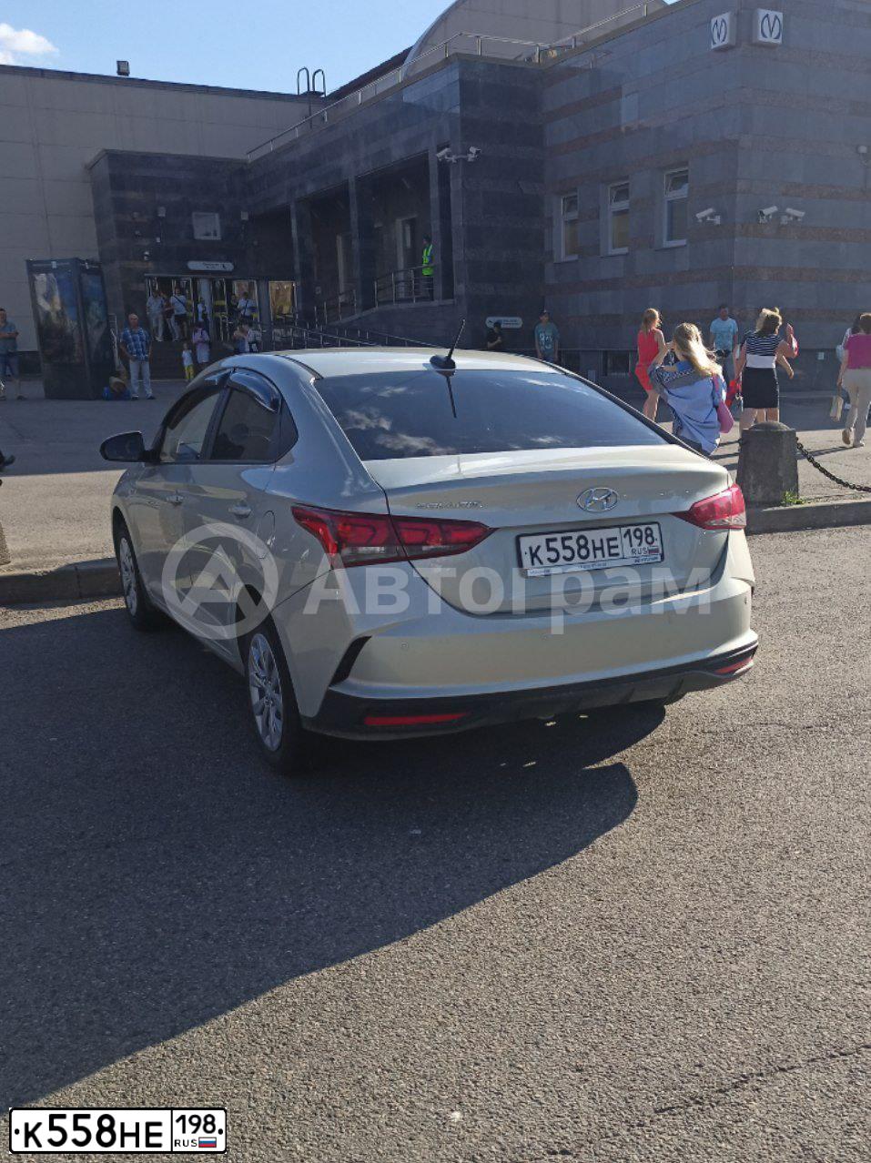 Фото автомобиля HYUNDAI SOLARIS, 2020 — госномер К558НЕ198. Цвет: СЕРЫЙ
