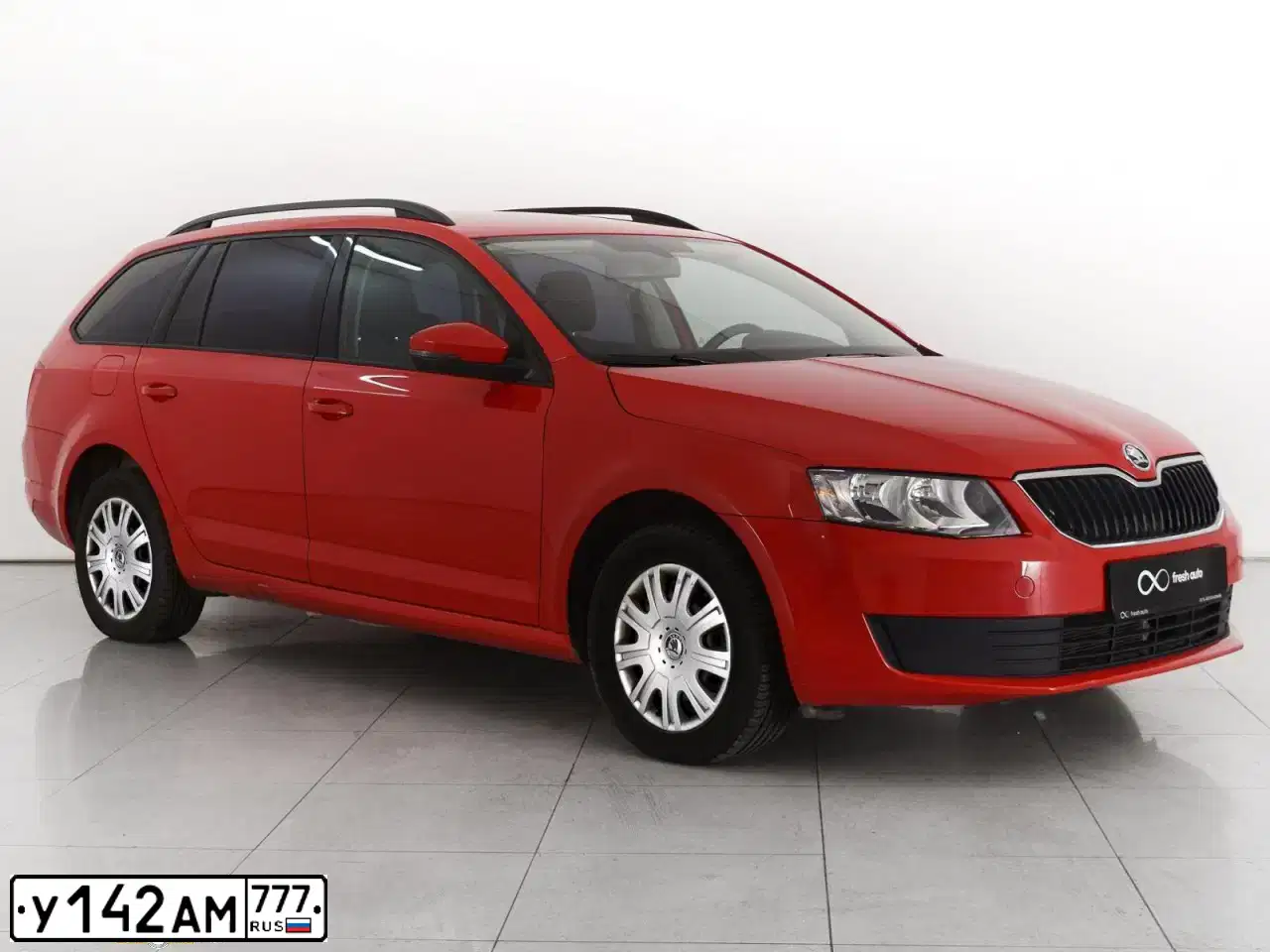 Фото автомобиля SKODA OCTAVIA, 2013 — госномер Т140РМ761. Цвет: Красный