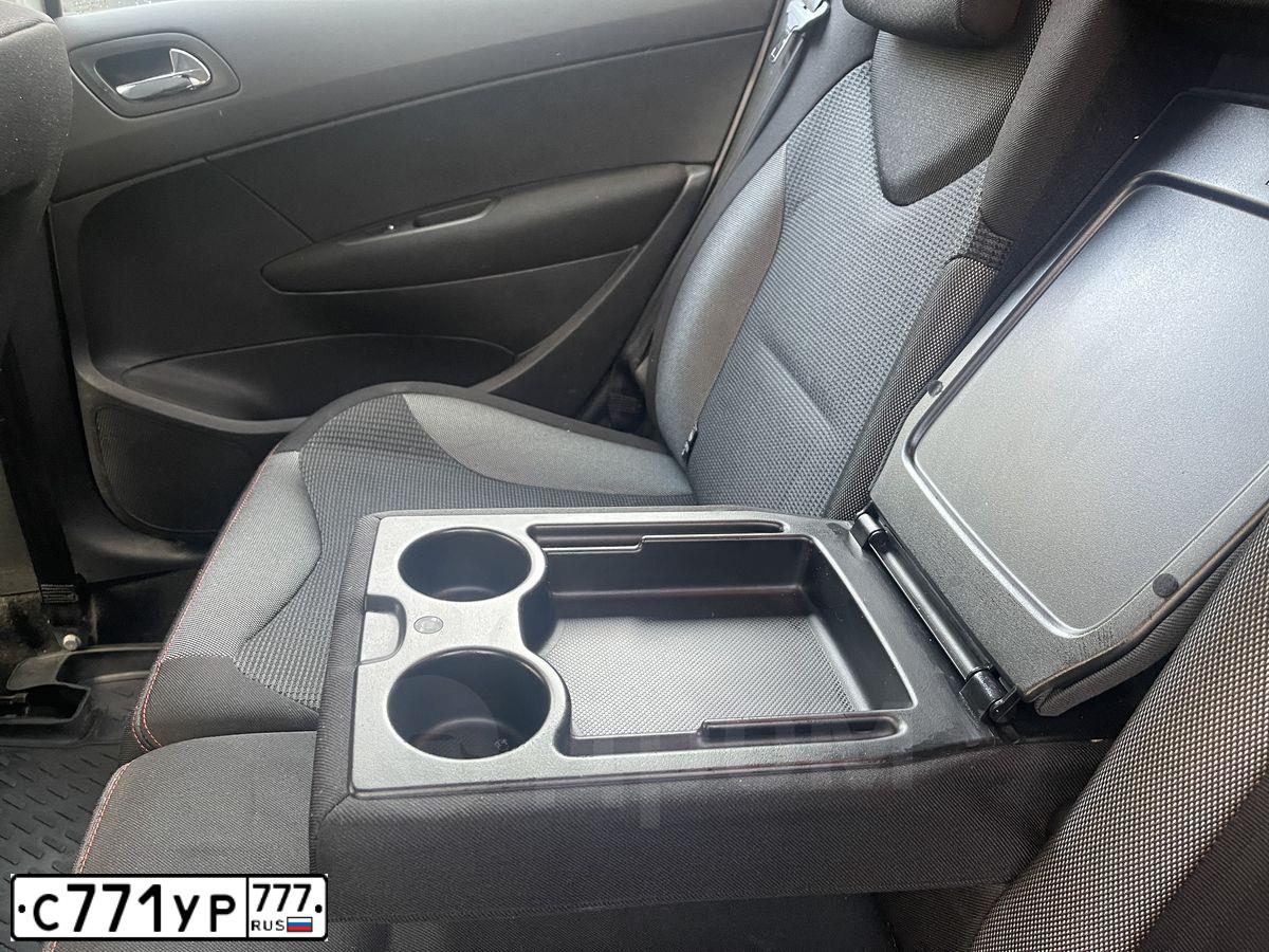 Фото автомобиля PEUGEOT 308, 2011 — госномер С771УР777. Цвет: Белый