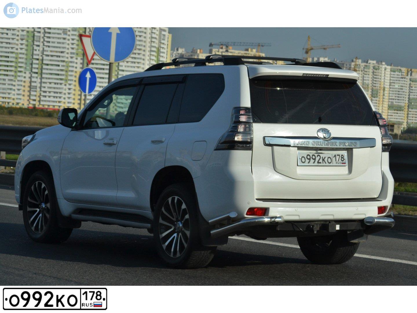 Фото автомобиля HYUNDAI SOLARIS, 2018 — госномер О992КО178. Цвет: КРАСНЫЙ
