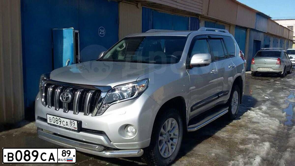 Фото автомобиля TOYOTA LANDCRUISER, 2013 — госномер А210ХА186. Цвет: серебристый