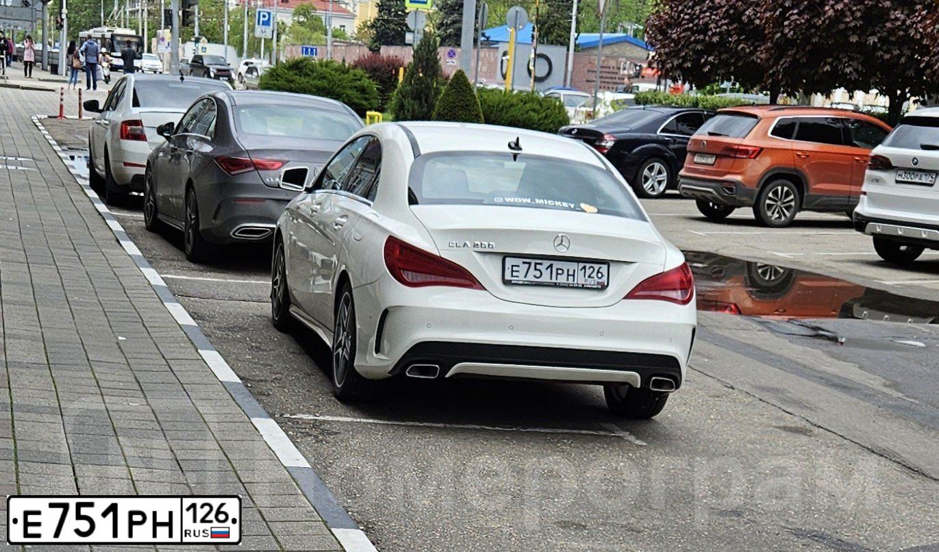 Фото автомобиля MERCEDES CLA-KLASSE, 2013 — госномер А002ТА09. Цвет: Белый