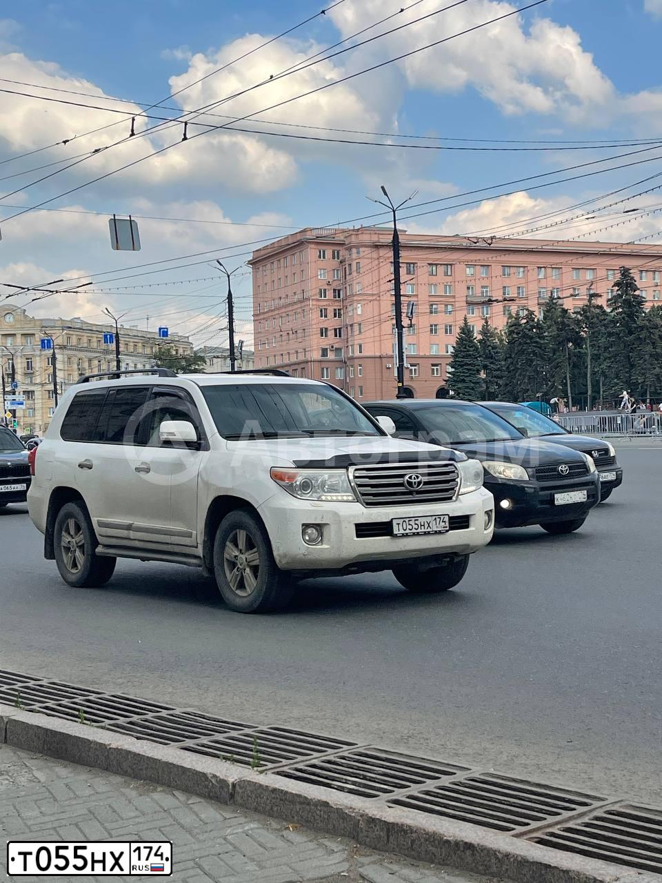 Фото автомобиля MERCEDES M-KLASSE, 2006 — госномер К814ВА196. Цвет: СВЕТЛО-СЕРЫЙ