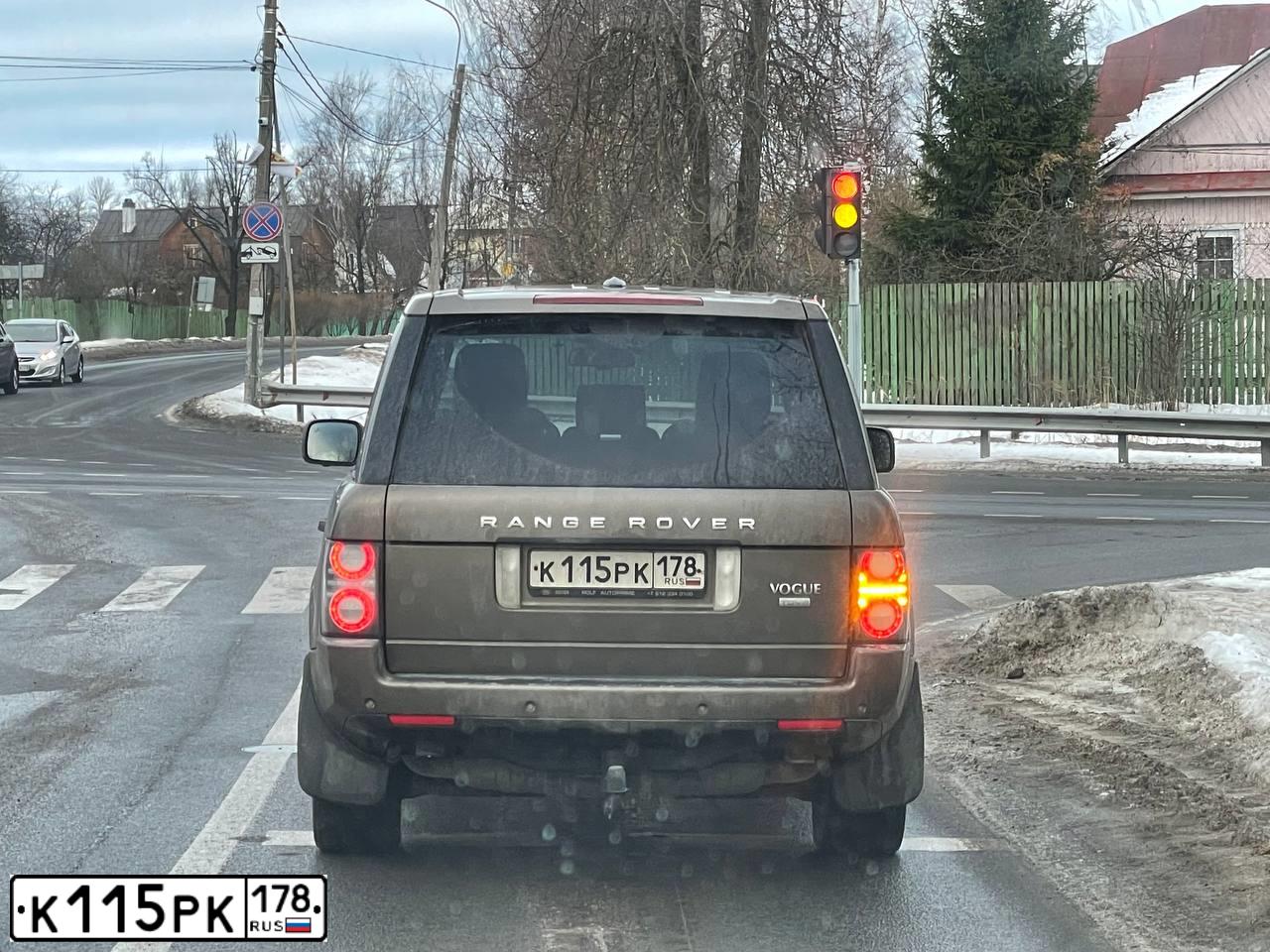 Фото автомобиля LANDROVER RANGE ROVER, 2011 — госномер К115РК178. Цвет: БРОНЗОВЫЙ