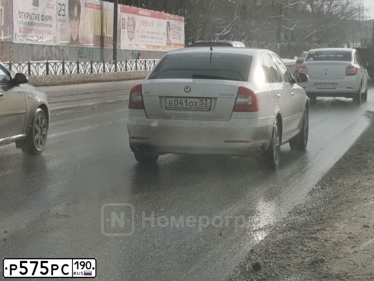 Фото автомобиля MITSUBISHI PAJERO, 2011 — госномер Р575РС190. Цвет: ЧЕРНЫЙ