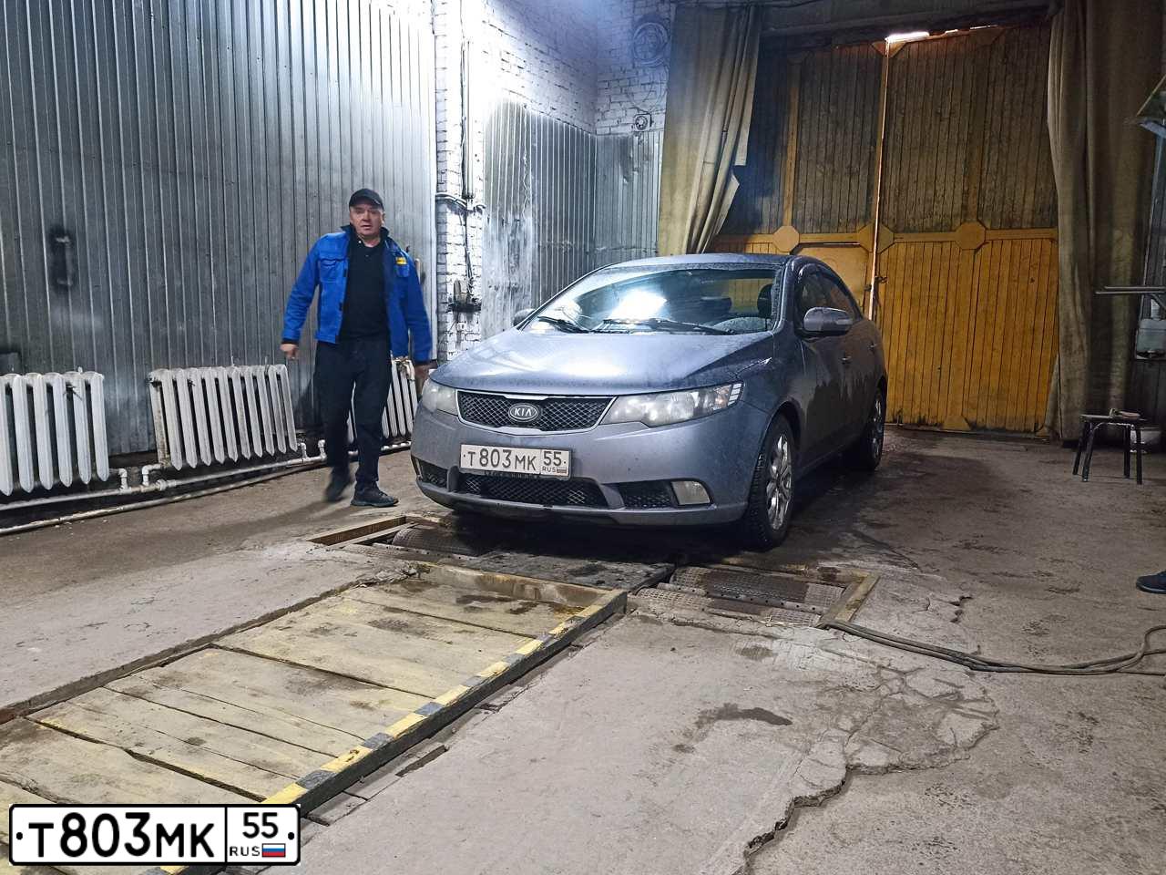 Фото автомобиля KIA CERATO, 2010 — госномер Т803МК55. Цвет: СВЕТЛО-СЕРЫЙ