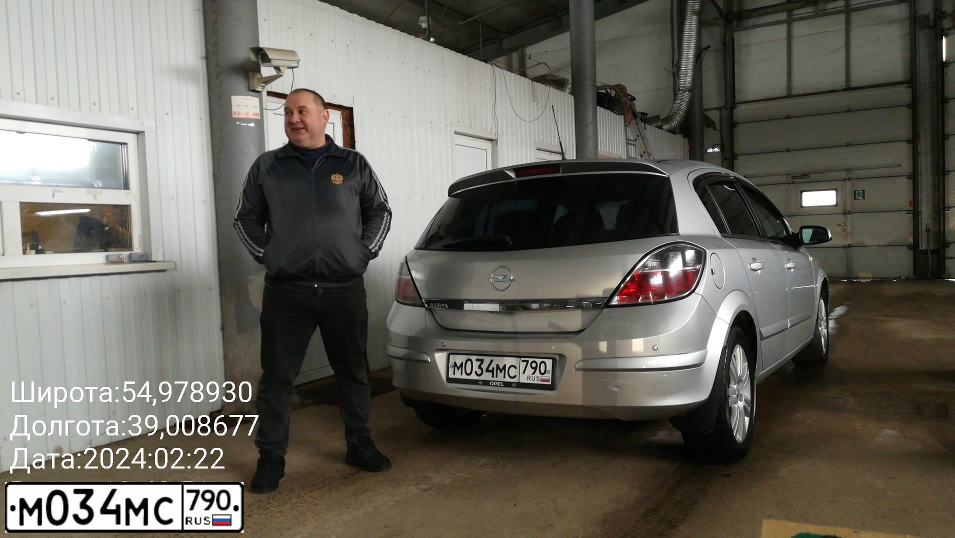 Фото автомобиля OPEL ASTRA, 2007 — госномер О958ЕТ977. Цвет: Серебристый