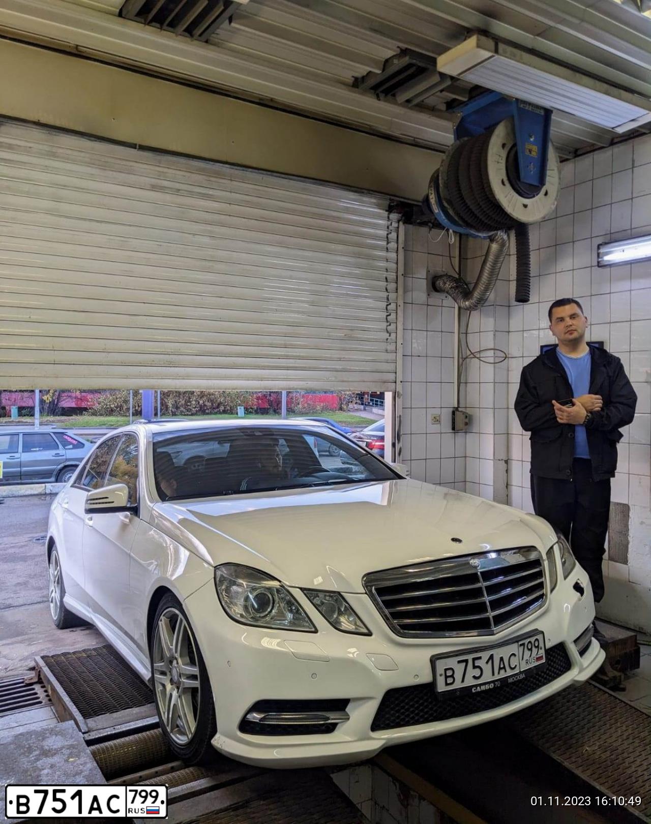 Фото автомобиля MERCEDES E-KLASSE, 2012 — госномер В123ТВ797. Цвет: Белый