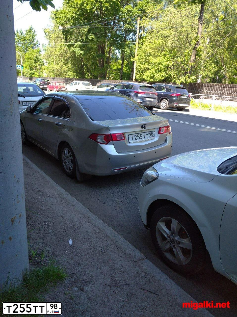 Фото автомобиля HONDA ACCORD, 2008 — госномер Т255ТТ98. Цвет: Серебристый