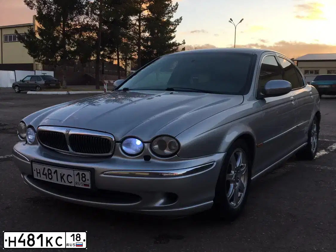 Фото автомобиля JAGUAR X-TYPE, 2001 — госномер Е341УС174. Цвет: СЕРЕБРИСТЫЙ