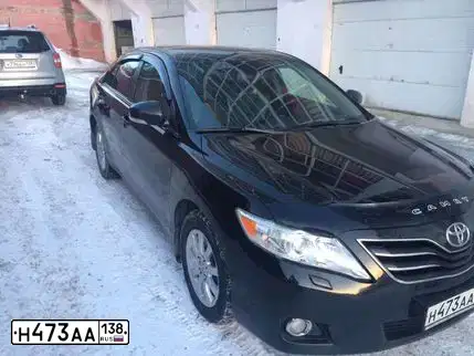Фото автомобиля TOYOTA CAMRY, 2011 — госномер А565ВМ138. Цвет: ЧЕРНЫЙ