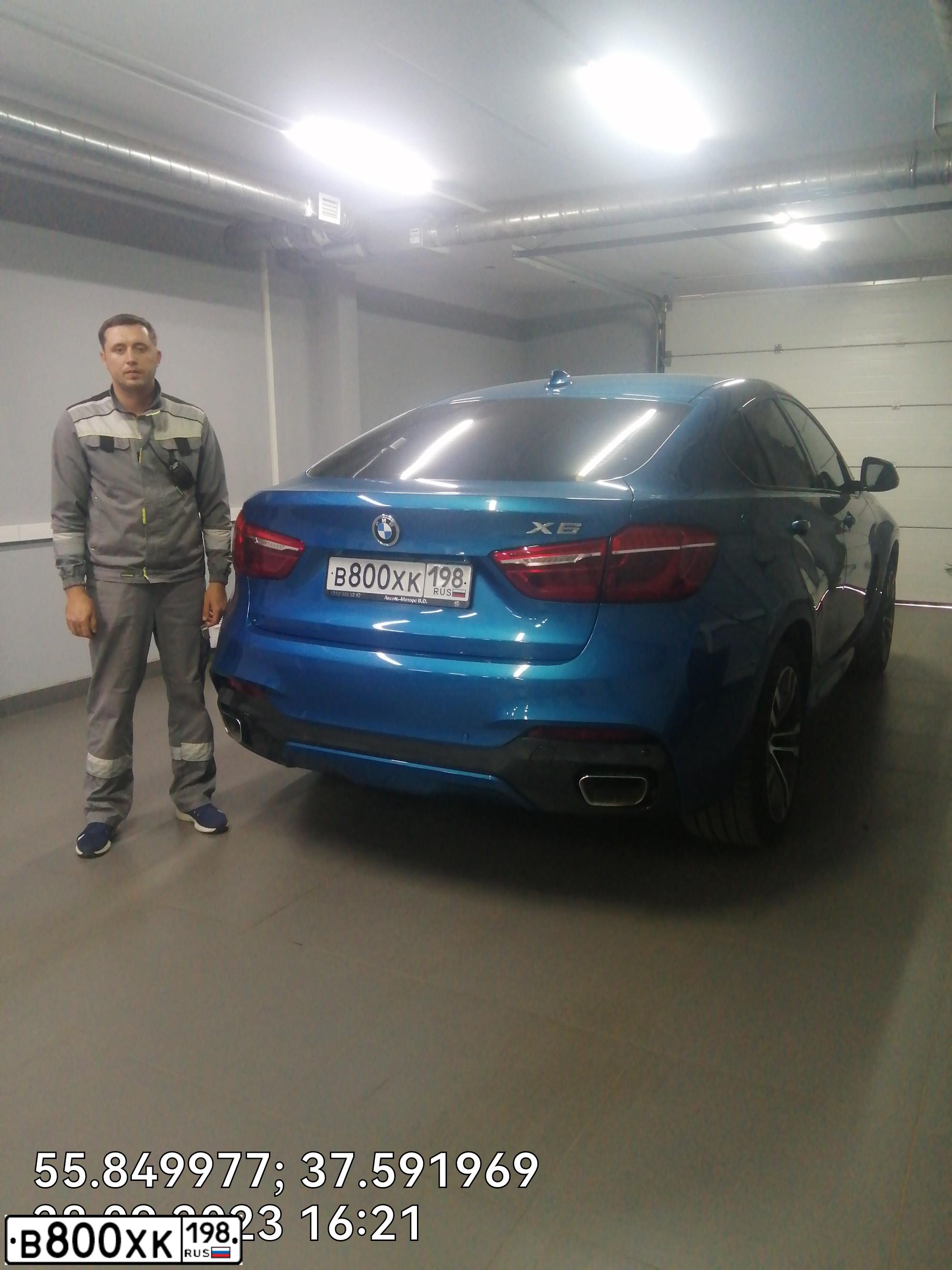Фото автомобиля BMW X6, 2019 — госномер В800ХК198. Цвет: ГОЛУБОЙ