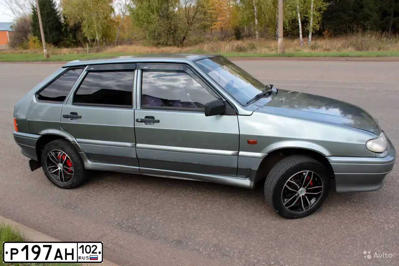 Фото автомобиля LADA 2107, 2004 — госномер Р555АУ102. Цвет: ЯРКО-БЕЛЫЙ