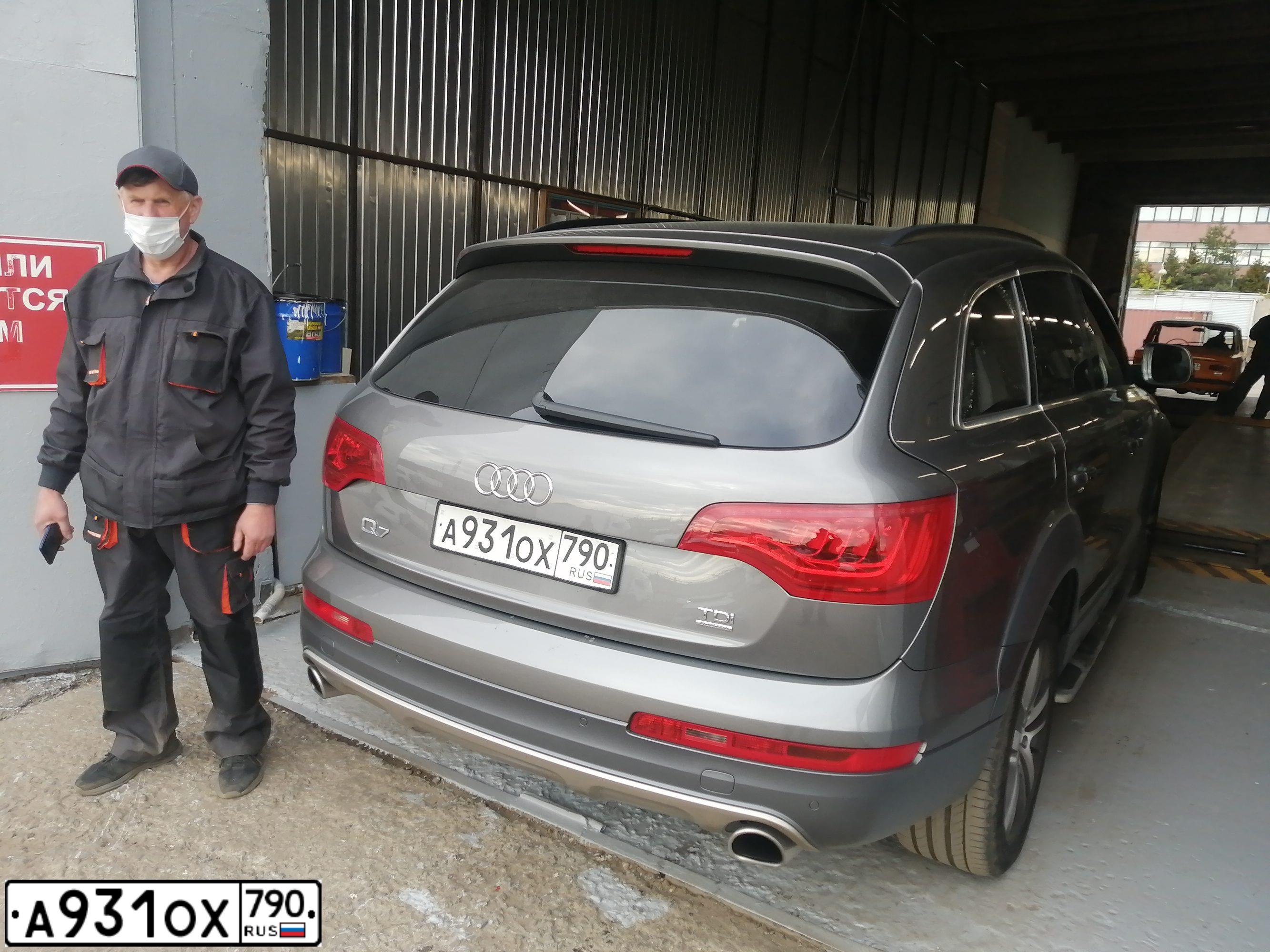 Фото автомобиля AUDI Q7, 2010 — госномер В996РЕ797. Цвет: СЕРЫЙ