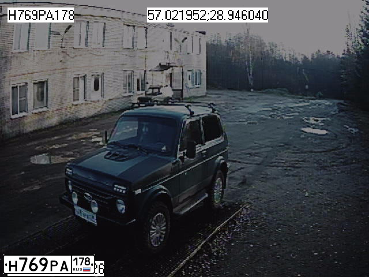 Фото автомобиля LADA 2121 NIVA, 2000 — госномер Р721ОН78. Цвет: Сине-зеленый