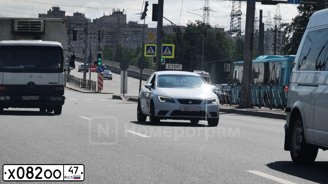 Фото автомобиля SEAT LEON, 2013 — госномер М116СУ164. Цвет: Белый