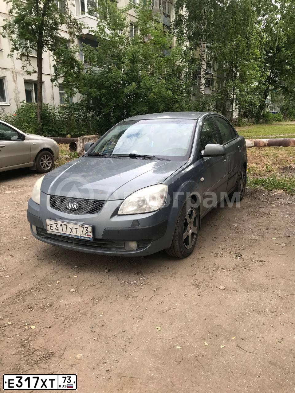 Фото автомобиля KIA RIO, 2007 — госномер Е317ХТ73. Цвет: ОЛИВКОВО-СЕРЫЙ