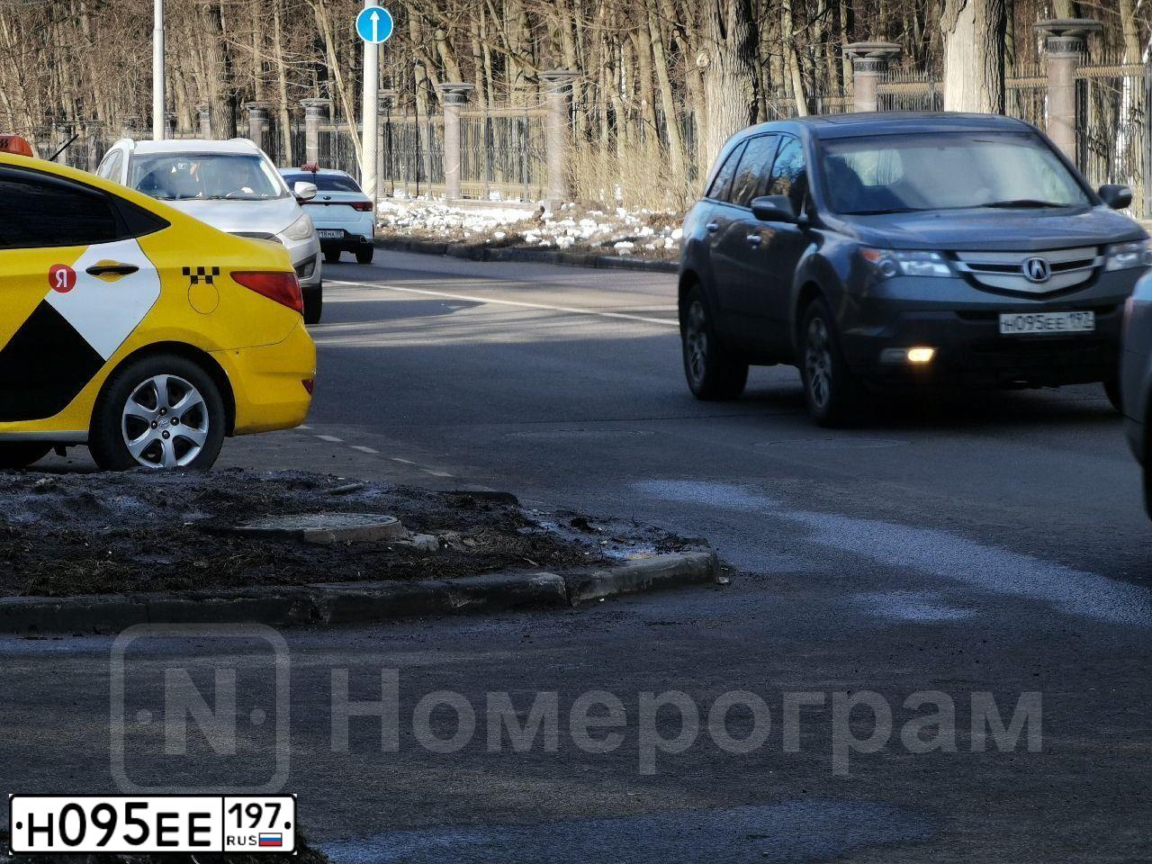 Фото автомобиля ACURA MDX, 2007 — госномер Н095ЕЕ197. Цвет: СЕРЫЙ МЕТАЛЛИК