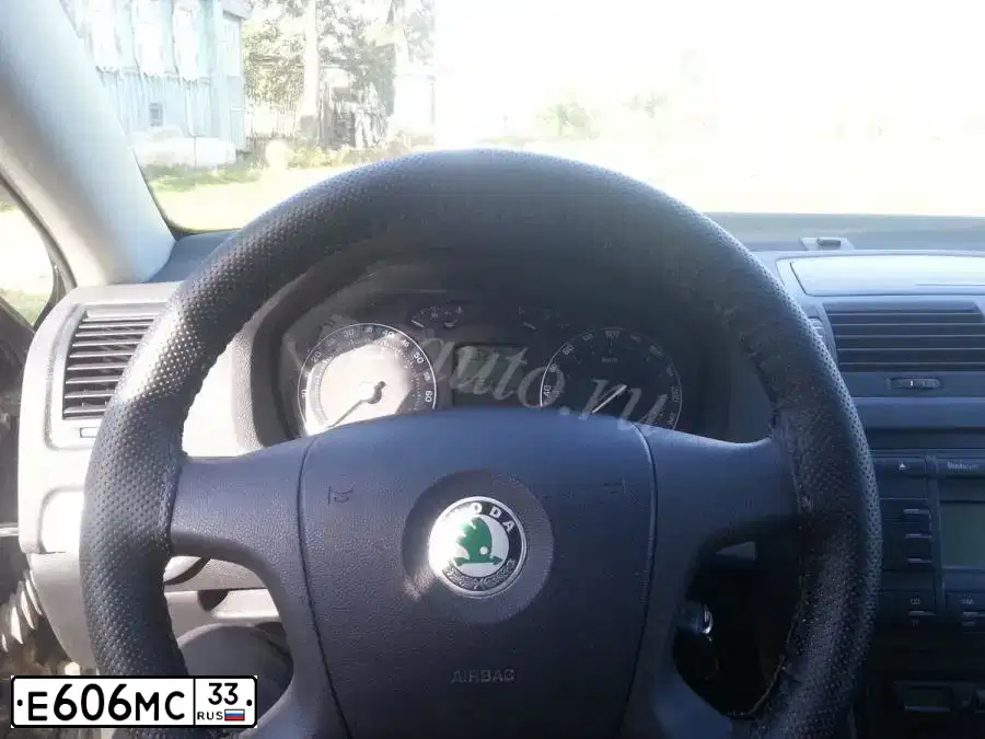Фото автомобиля SKODA OCTAVIA, 2006 — госномер Е606МС33. Цвет: ЧЕРНЫЙ