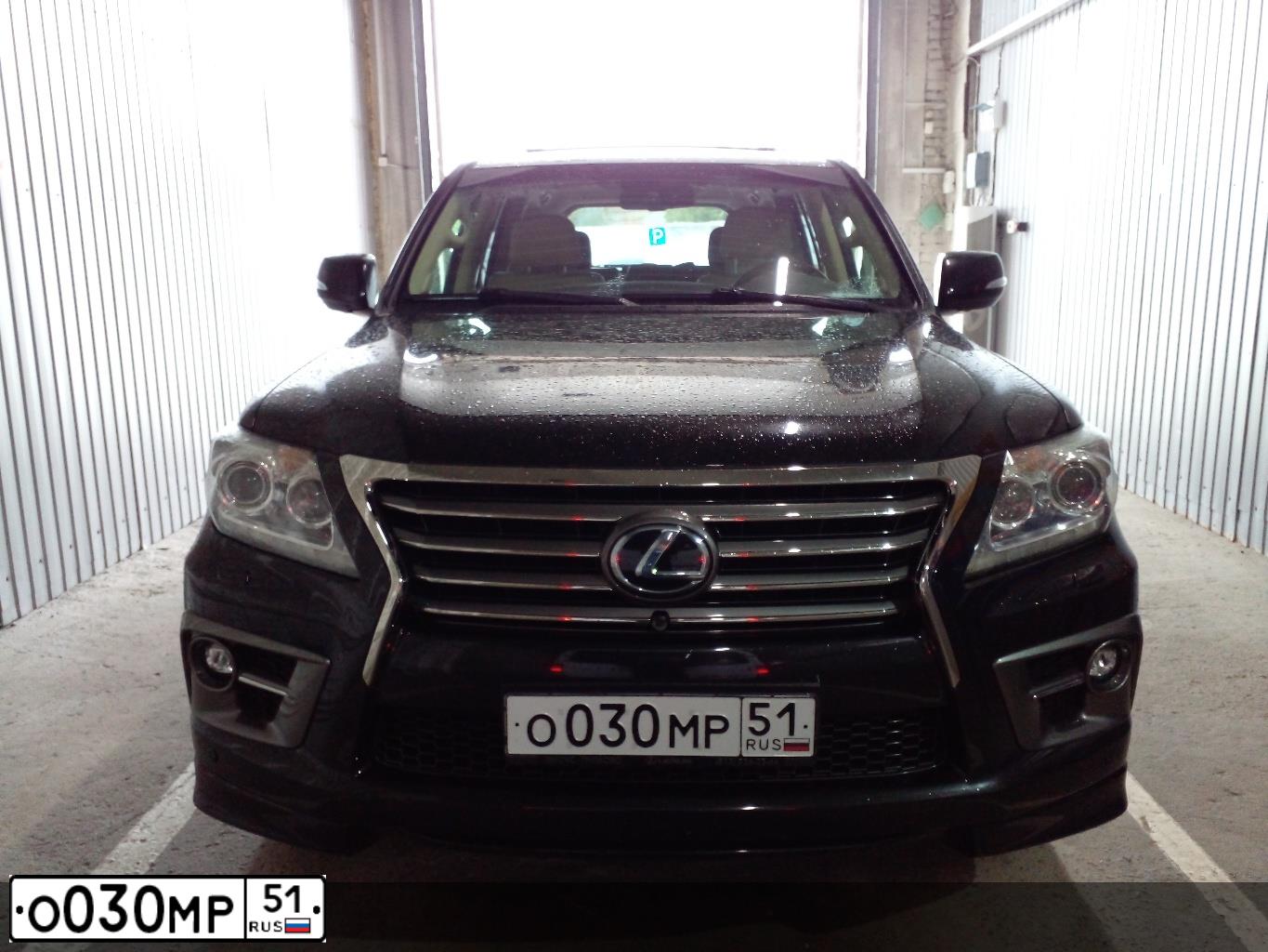 Фото автомобиля LEXUS LX, 2014 — госномер О030МР51. Цвет: ЧЕРНЫЙ