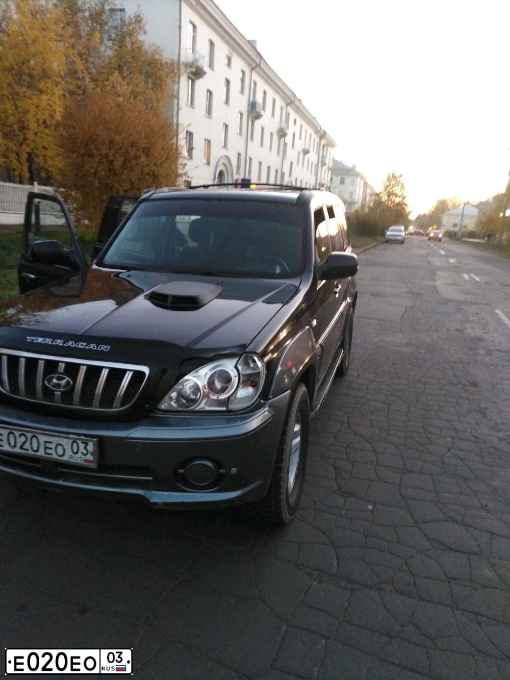 Фото автомобиля HYUNDAI TERRACAN, 2002 — госномер О153МН138. Цвет: ЧЕРНО-СЕРЫЙ