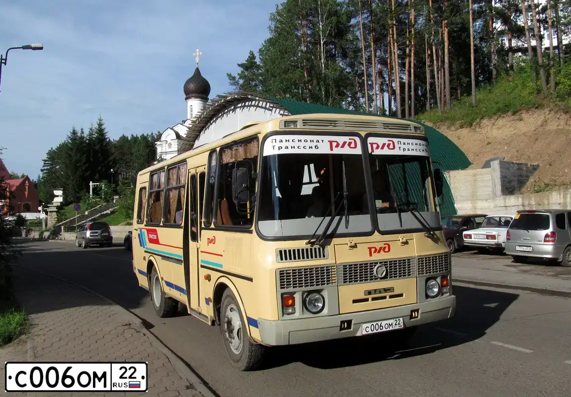 Фото автомобиля PAZ 3205, 2007 — госномер Р749МК54. Цвет: БЕЖЕВЫЙ