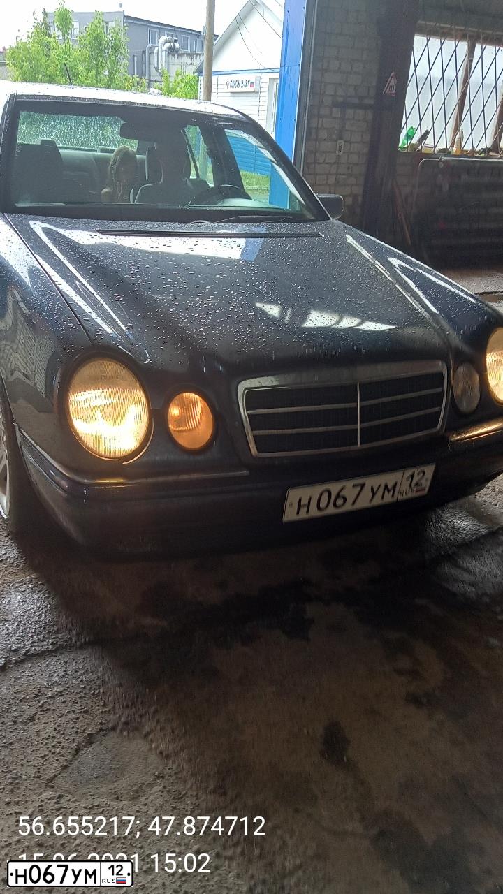 Фото автомобиля MERCEDES E-KLASSE, 1998 — госномер К666МА178. Цвет: Темно-синий