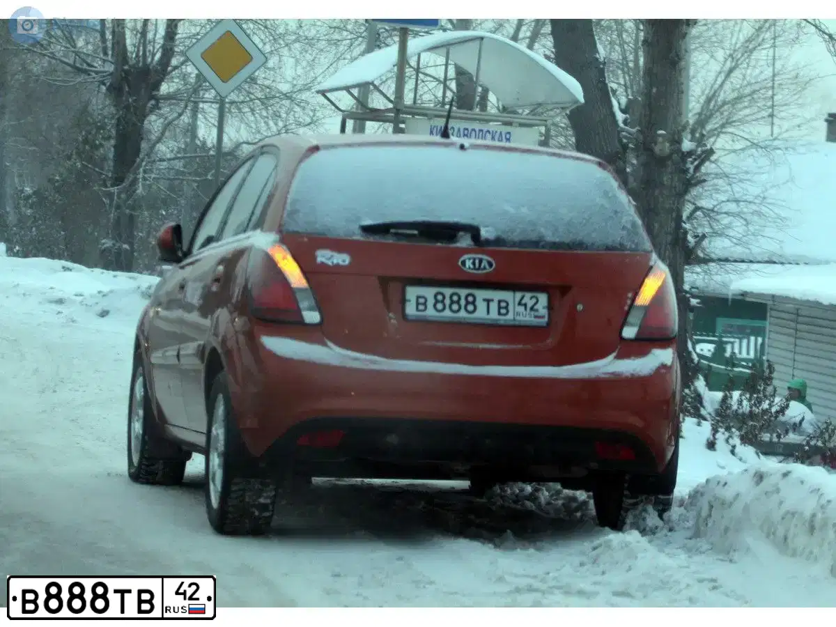 Фото автомобиля KIA SOUL, 2010 — госномер Е259ЕР142. Цвет: СЕРЫЙ