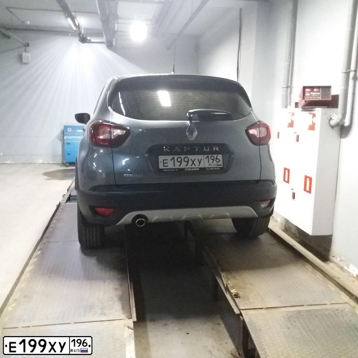 Фото автомобиля RENAULT KAPTUR, 2017 — госномер Е199ХУ196. Цвет: ТЕМНО-СЕРЫЙ