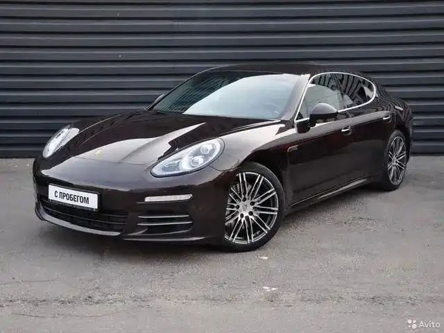Фото автомобиля PORSCHE PANAMERA, 2015 — госномер М436РЕ799. Цвет: КОРИЧНЕВЫЙ