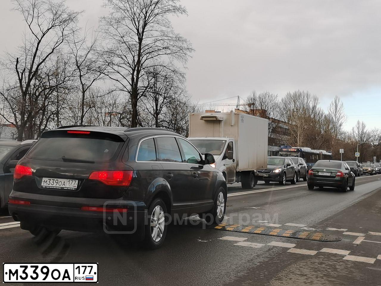 Фото автомобиля AUDI Q7, 2006 — госномер С280УЕ33. Цвет: ЧЕРНЫЙ