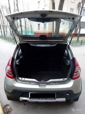 Фото автомобиля RENAULT SANDERO, 2012 — госномер Е535ОХ21. Цвет: БЕЖЕВЫЙ