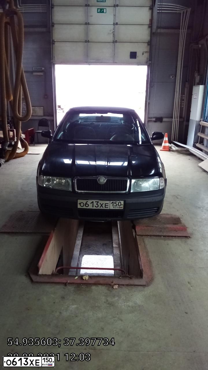 Фото автомобиля SKODA OCTAVIA, 2008 — госномер О613ХЕ150. Цвет: ЧЕРНЫЙ