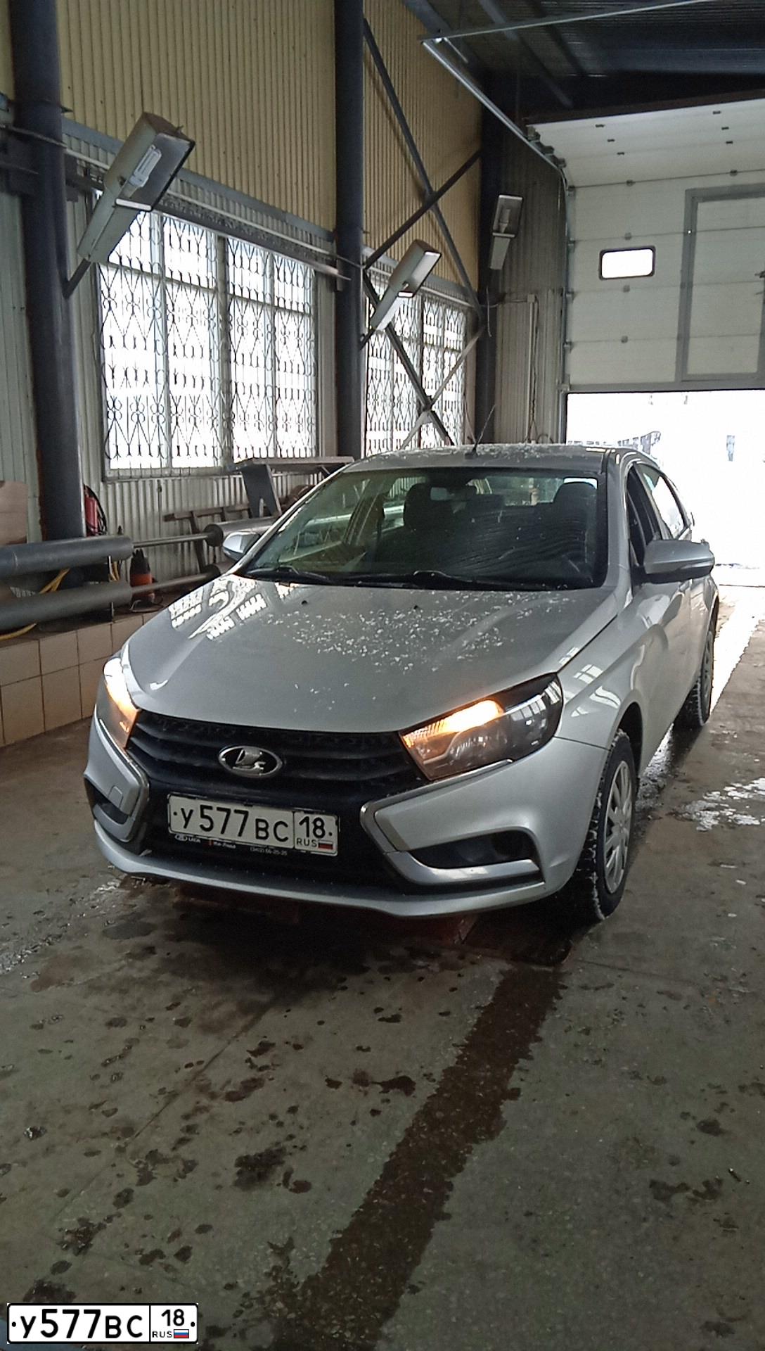 Фото автомобиля LADA VESTA, 2017 — госномер У577ВС18. Цвет: СЕРЕБРИСТЫЙ