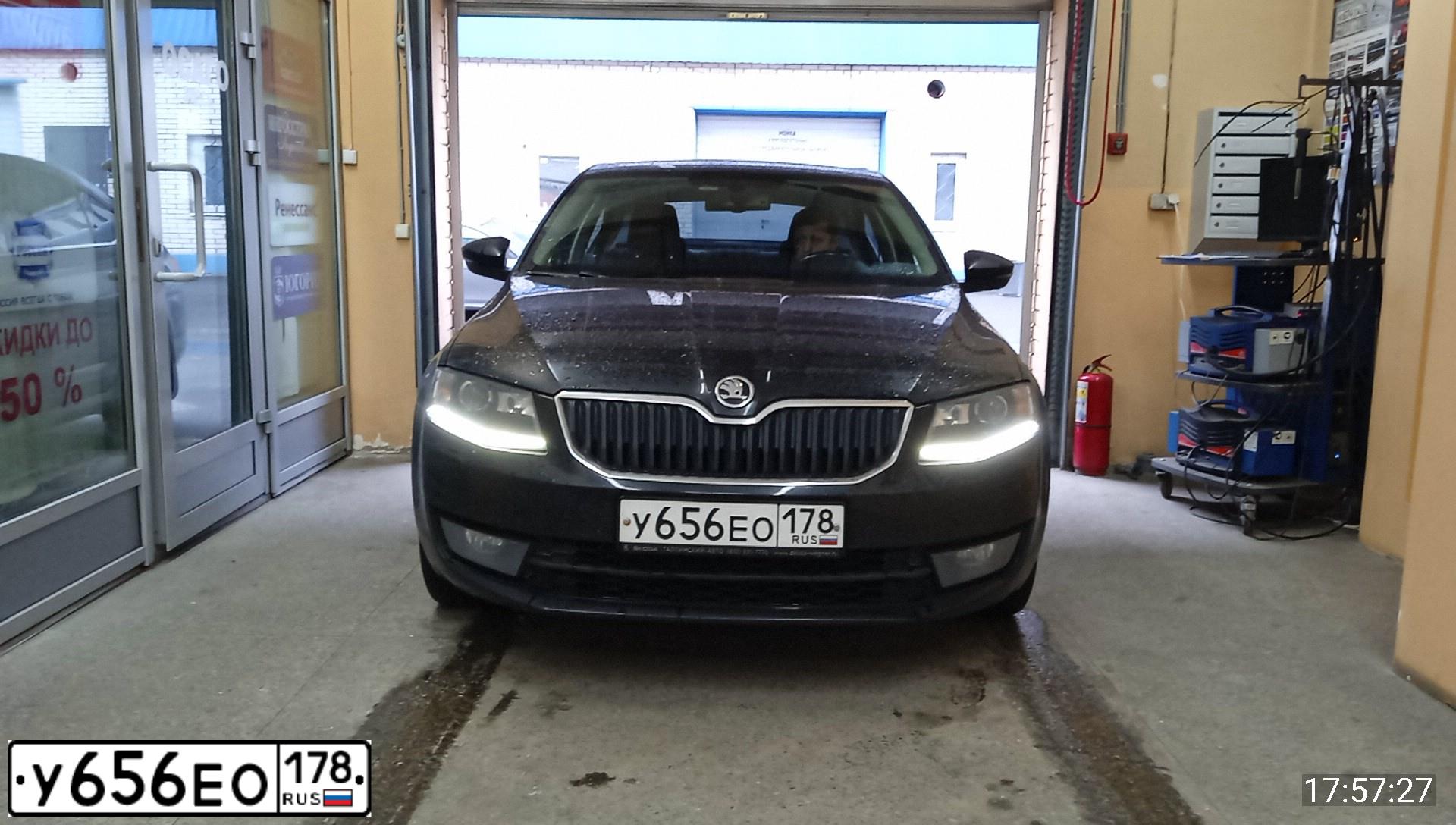 Фото автомобиля SKODA OCTAVIA, 2016 — госномер У656ЕО178. Цвет: ЧЕРНЫЙ