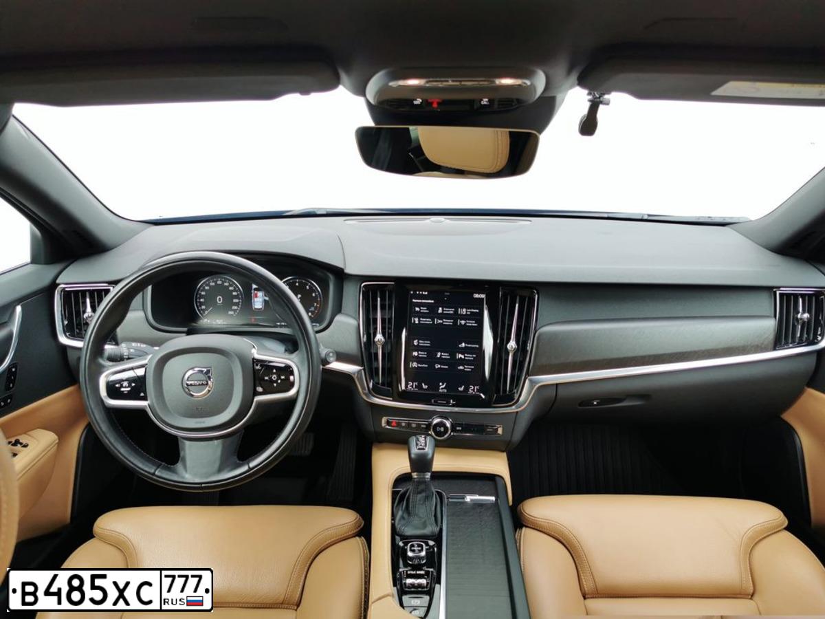 Фото автомобиля VOLVO V90, 2017 — госномер М385ОА790. Цвет: синий