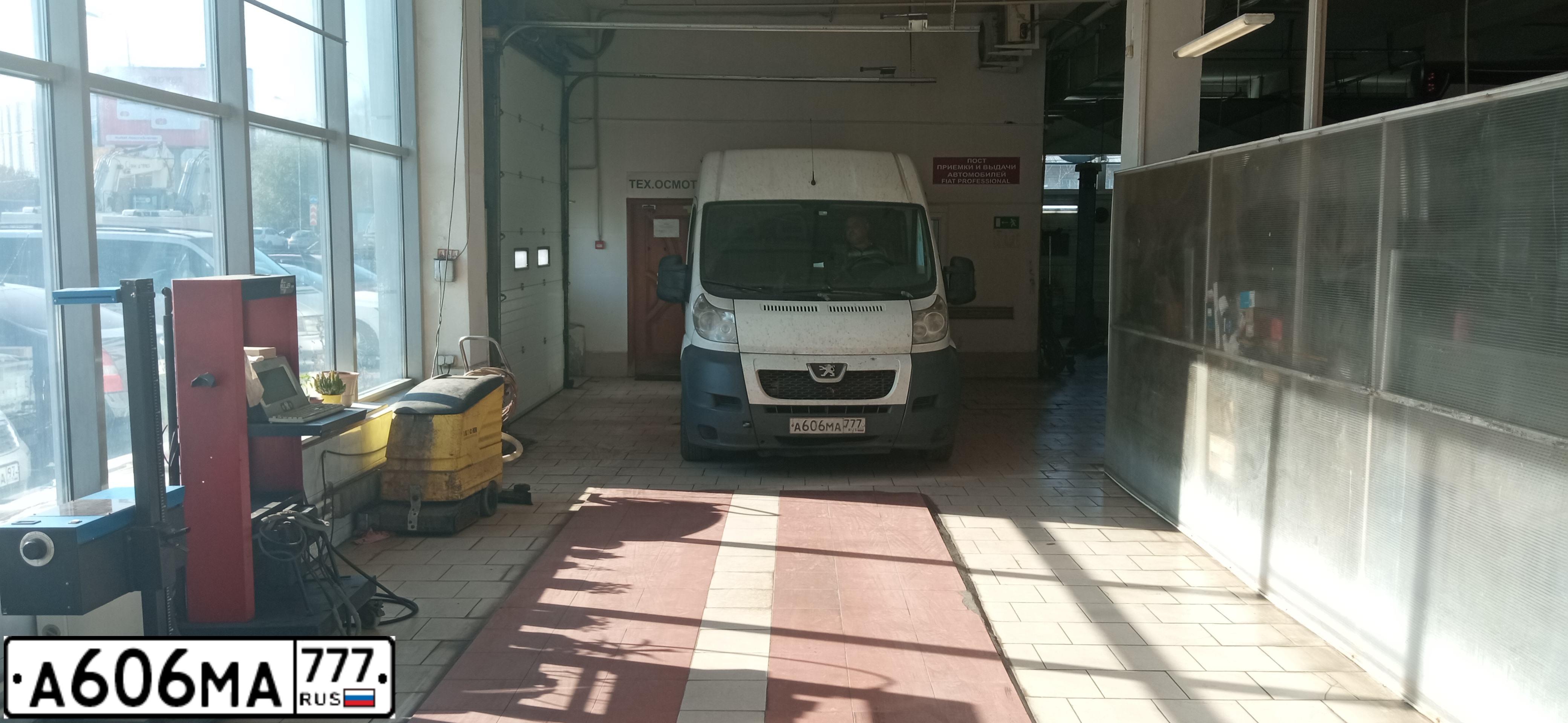 Фото автомобиля PEUGEOT BOXER, 2014 — госномер А606МА777. Цвет: БЕЛЫЙ