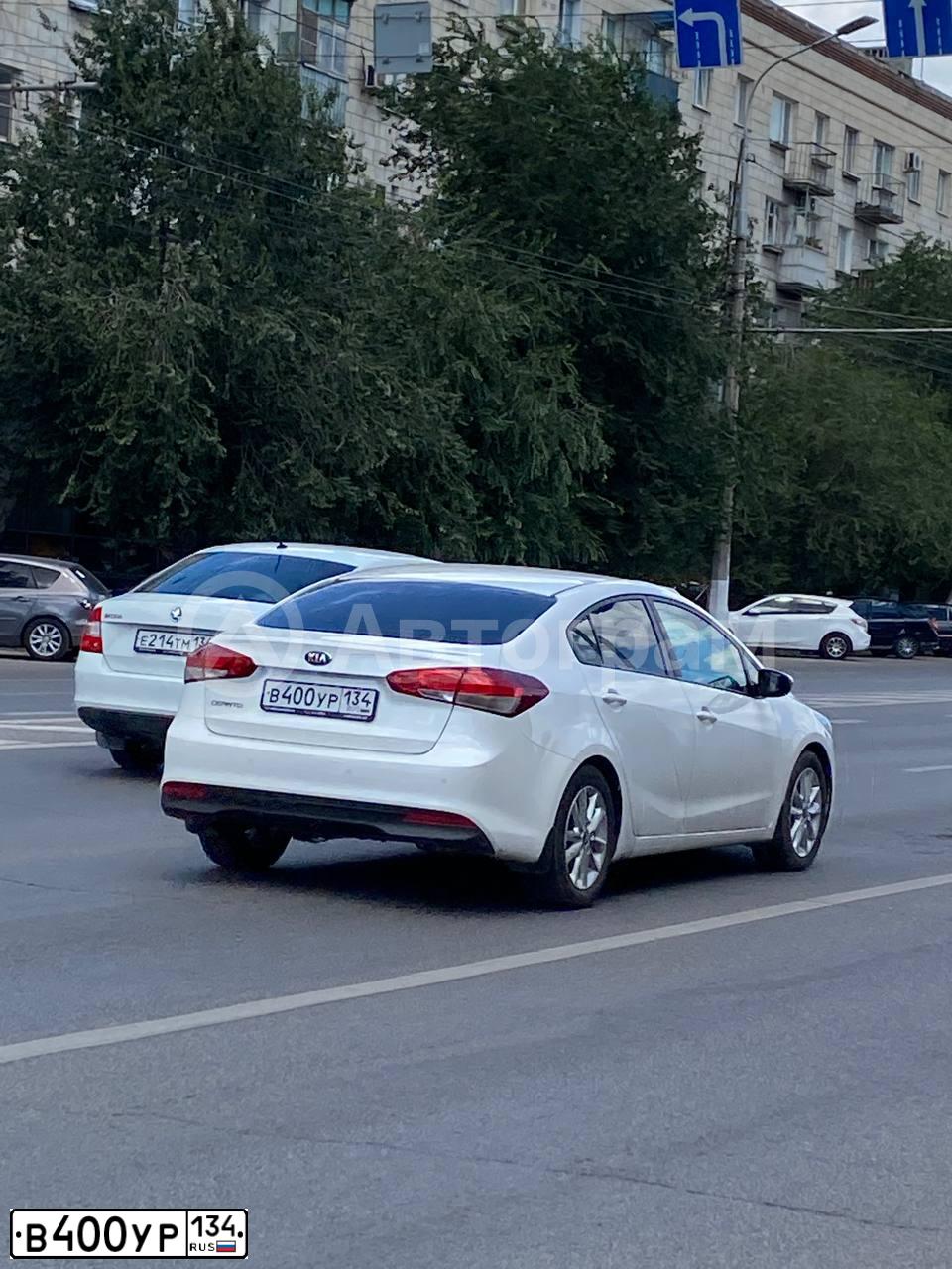 Фото автомобиля KIA CERATO, 2016 — госномер В400УР134. Цвет: БЕЛЫЙ