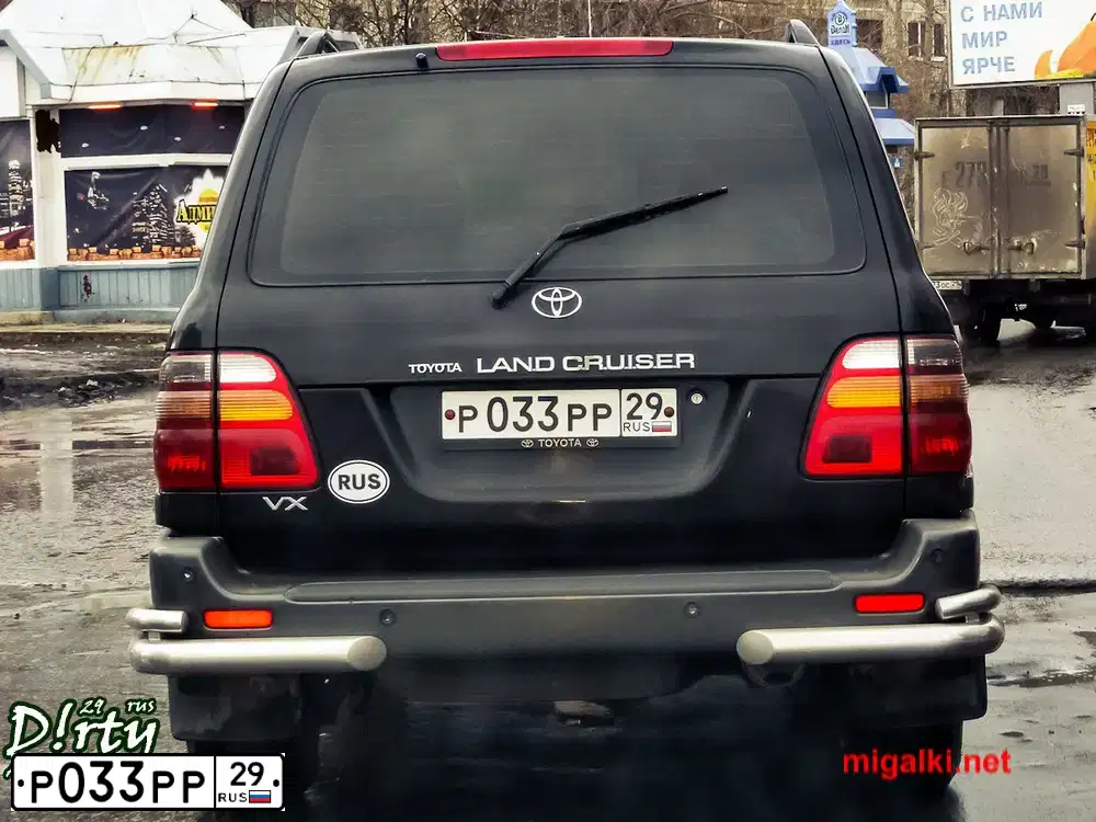 Фото автомобиля TOYOTA LANDCRUISER, 2007 — госномер Р033РР29. Цвет: ЧЕРНЫЙ