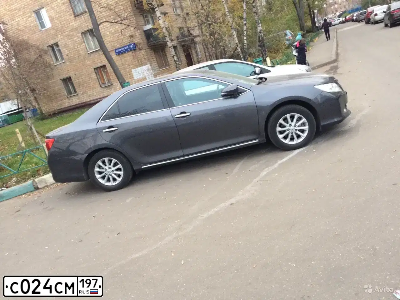 Фото автомобиля TOYOTA CAMRY, 2011 — госномер С024СМ197. Цвет: СЕРЫЙ МЕТАЛЛИК