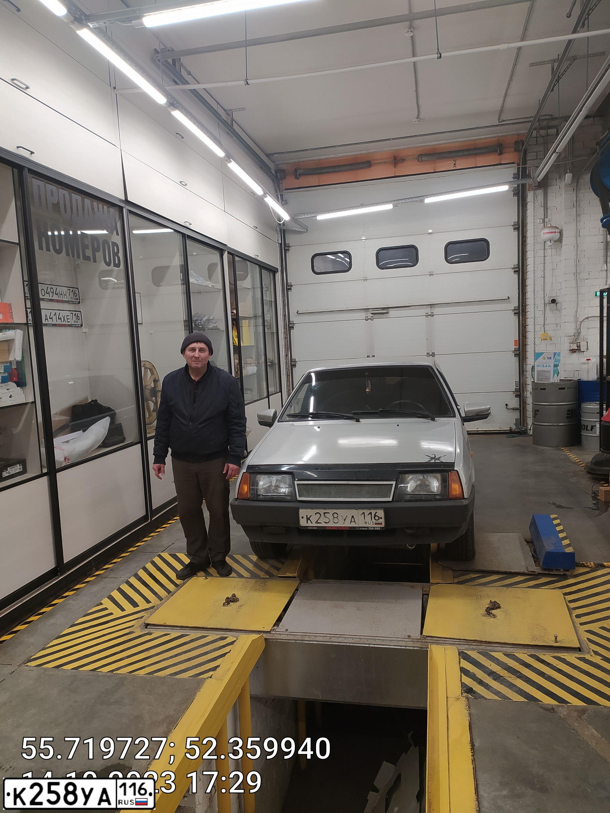 Фото автомобиля LADA 2109 SAMARA, 2003 — госномер К258УА116. Цвет: БЕЛЫЙ,СЕРЫЙ И ОТТЕНКИ