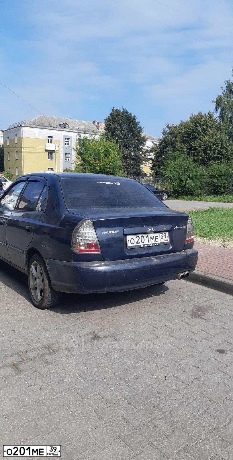 Фото автомобиля HYUNDAI ACCENT, 2002 — госномер О201МЕ39. Цвет: СИНИЙ