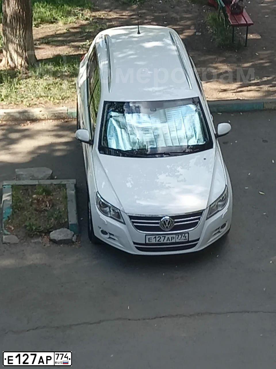 Фото автомобиля VOLKSWAGEN TIGUAN, 2008 — госномер Т481КЕ196. Цвет: Белый