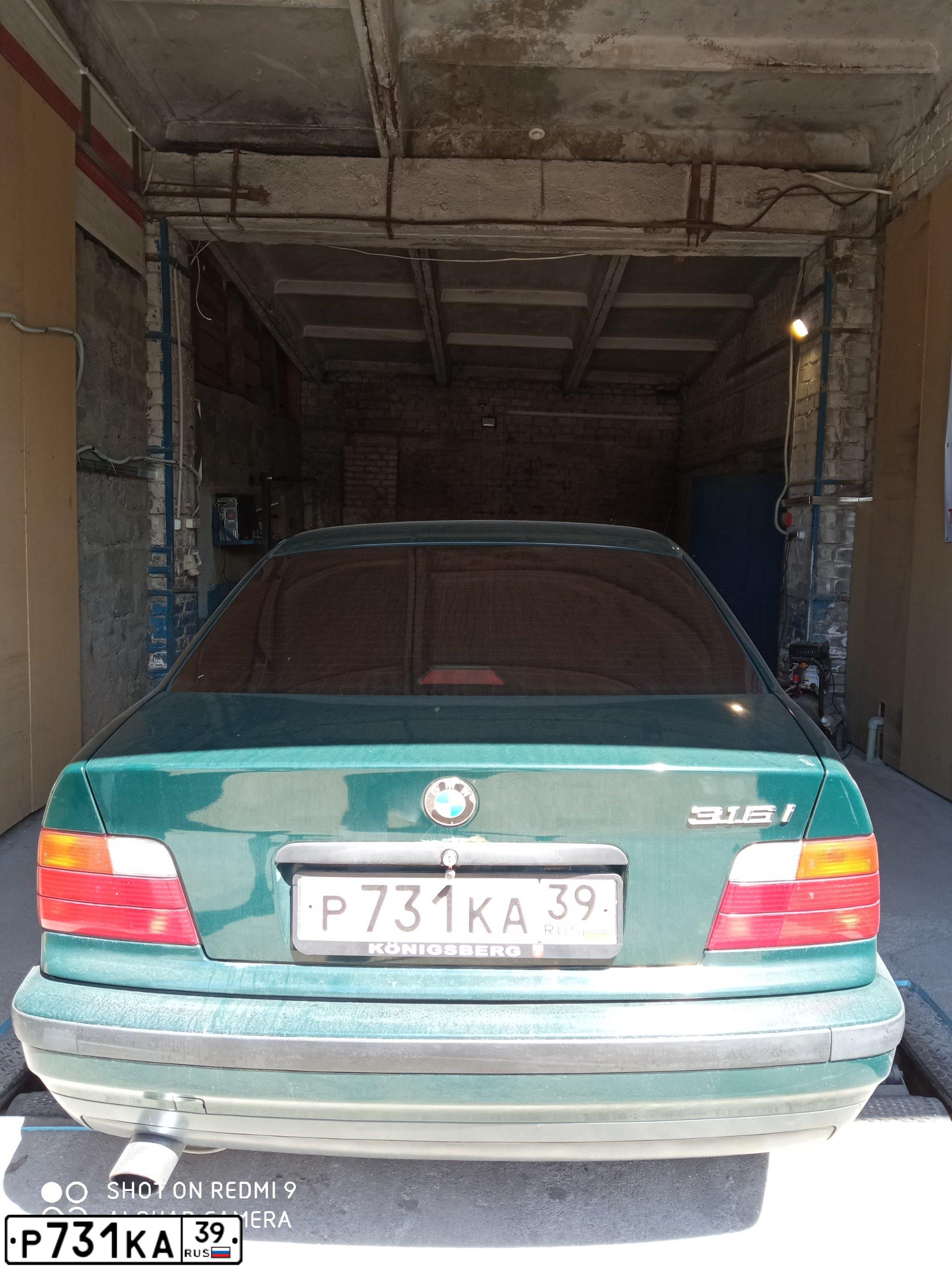Фото автомобиля BMW 316I, 1991 — госномер В944НТ41. Цвет: ЗЕЛЕНЫЙ