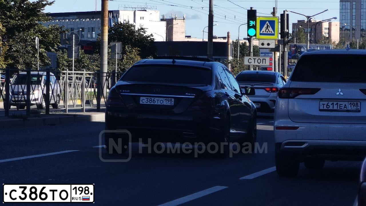 Фото автомобиля MERCEDES S-KLASSE, 2012 — госномер С386ТО198. Цвет: ЧЕРНЫЙ